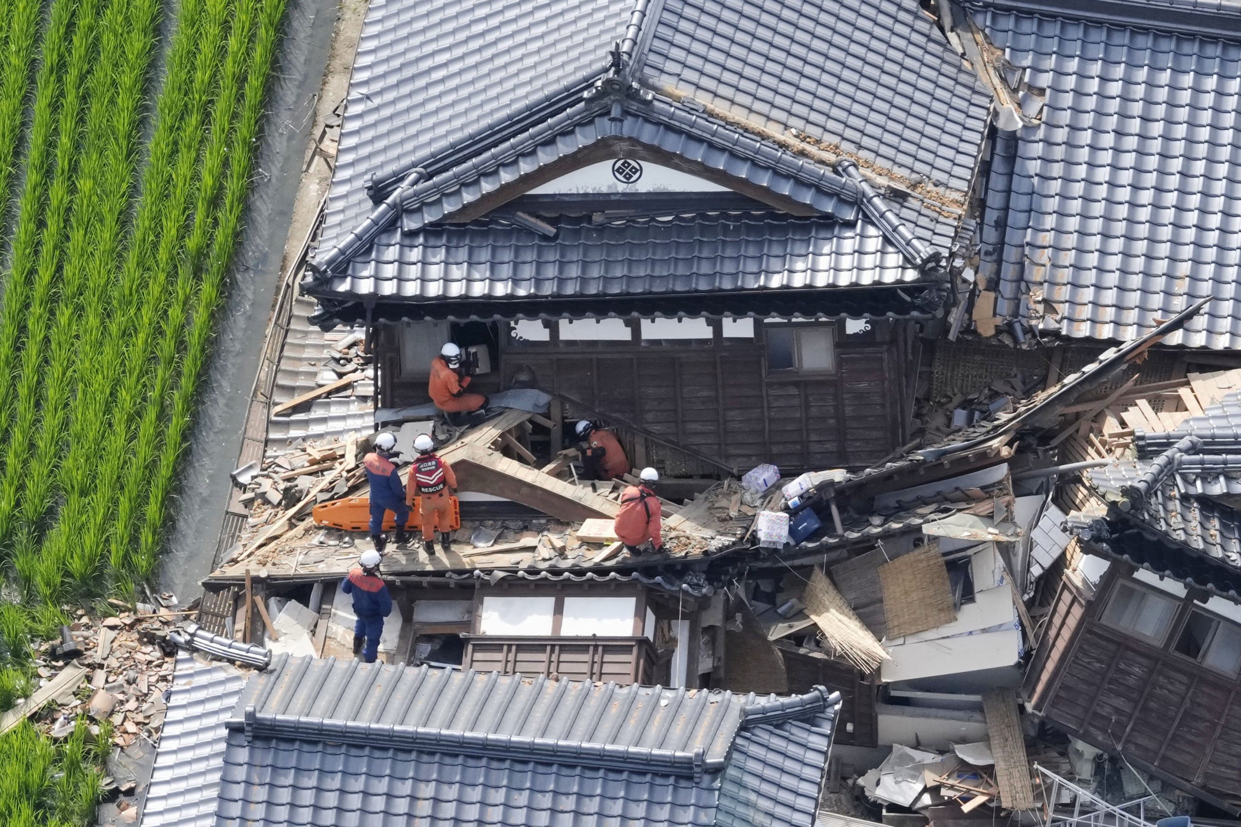 Powerful Earthquake Strikes Japan's Kumamoto, Killing at Least 13